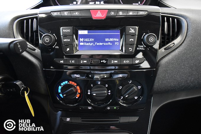 LANCIA Ypsilon 1.0 FireFly 5 porte S&S Hybrid Silver